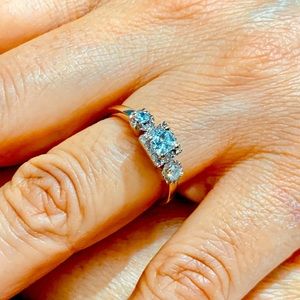 14K WHITE GOLD DIAMOND RING